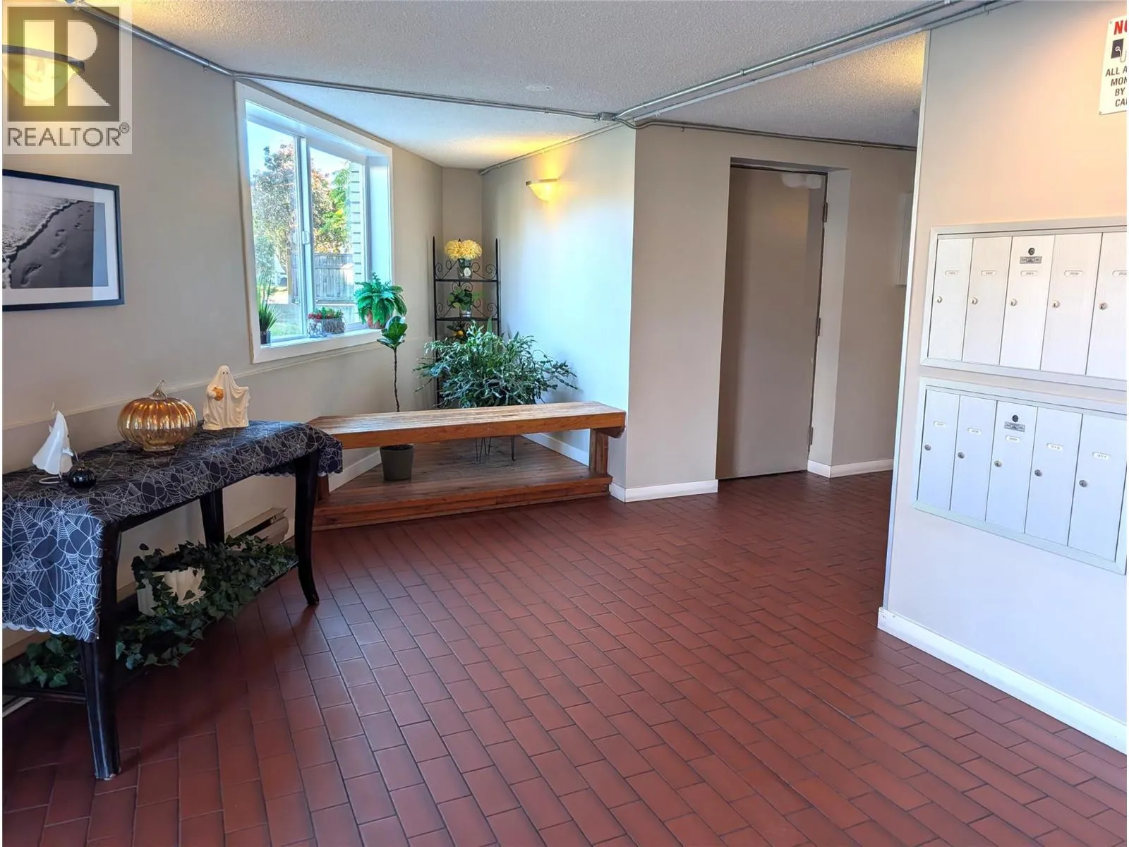 803 FAIRVIEW Road Unit# 211