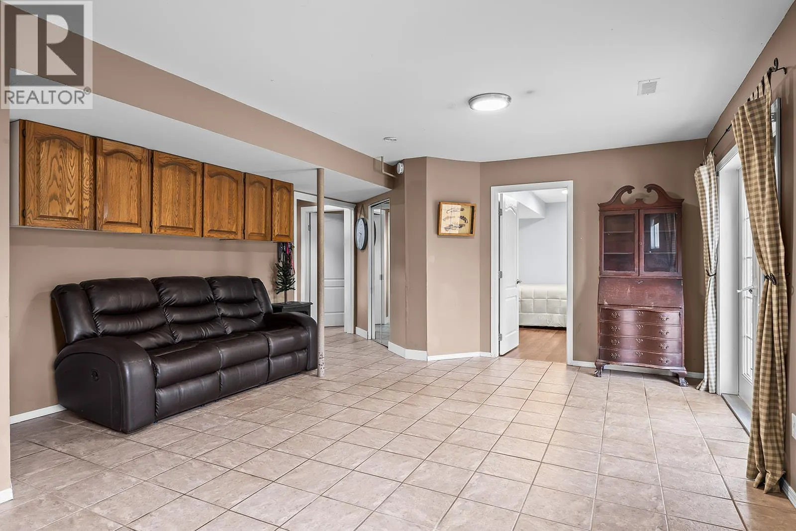 1050 Pinecrest Lane
