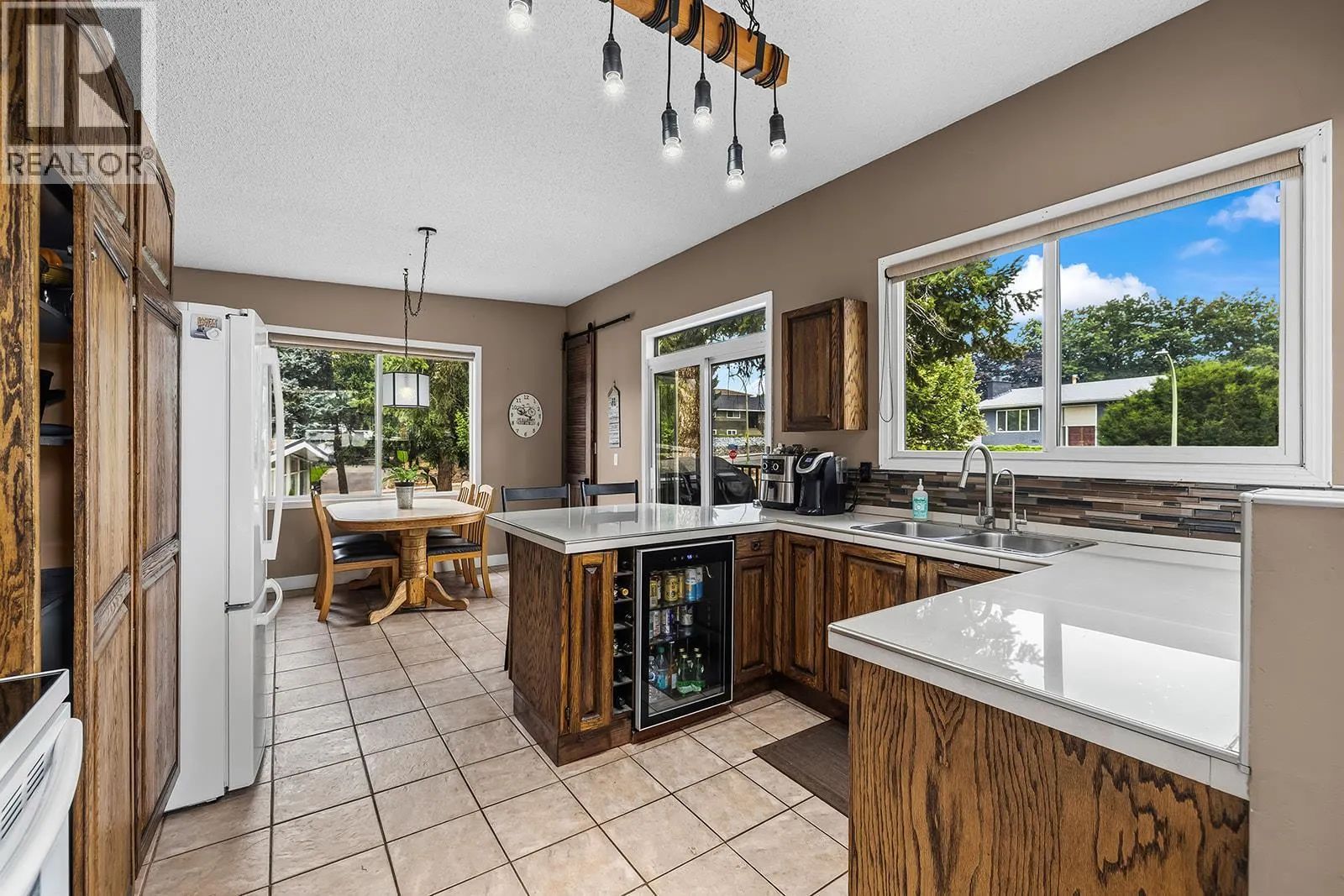 1050 Pinecrest Lane
