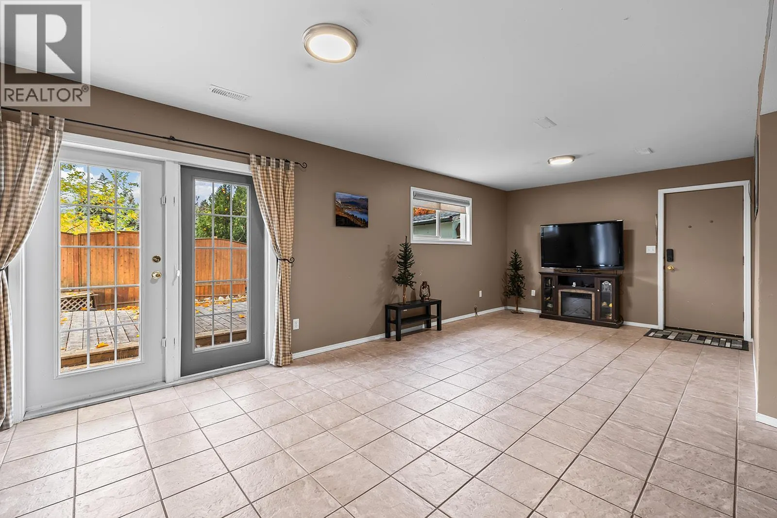 1050 Pinecrest Lane