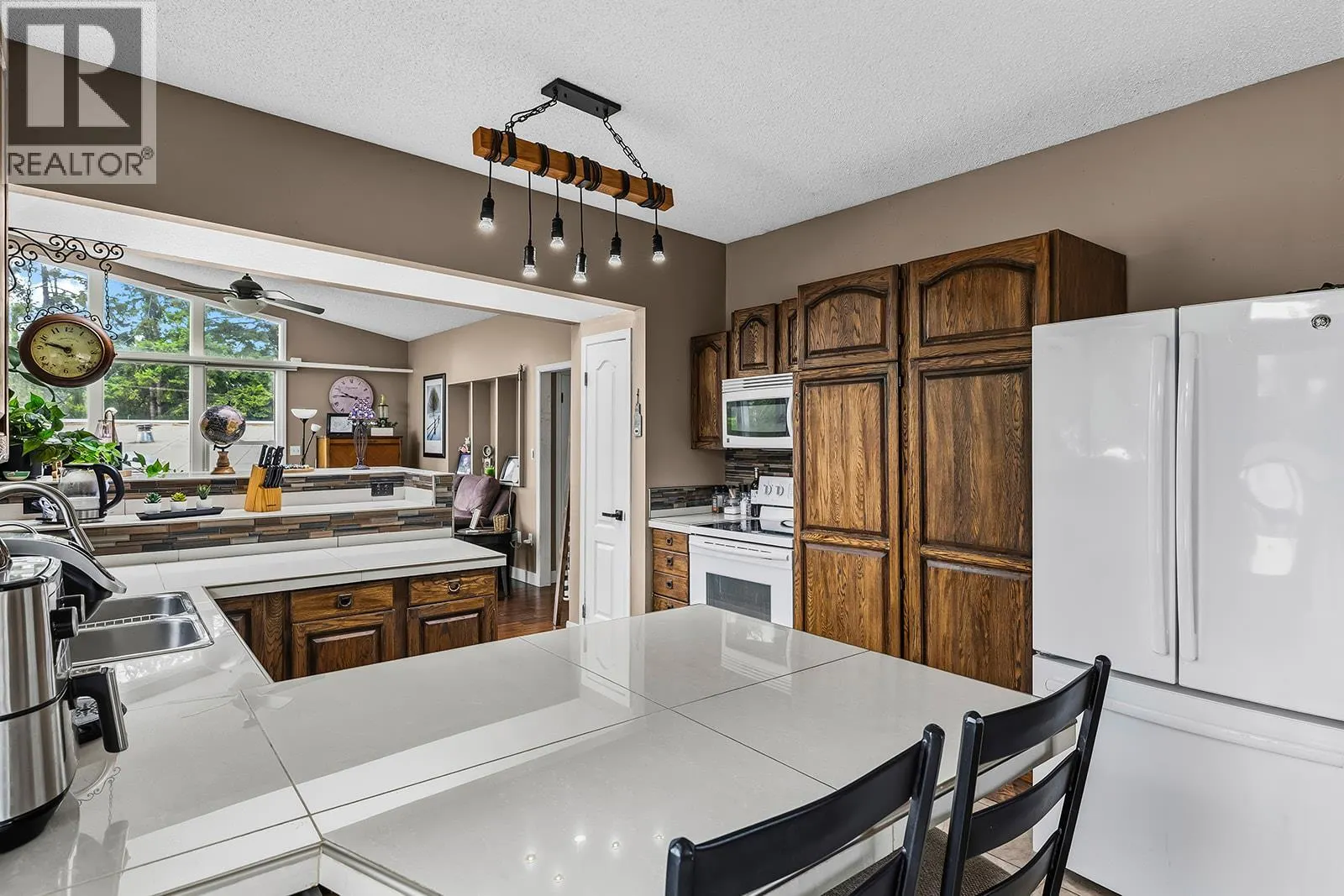 1050 Pinecrest Lane