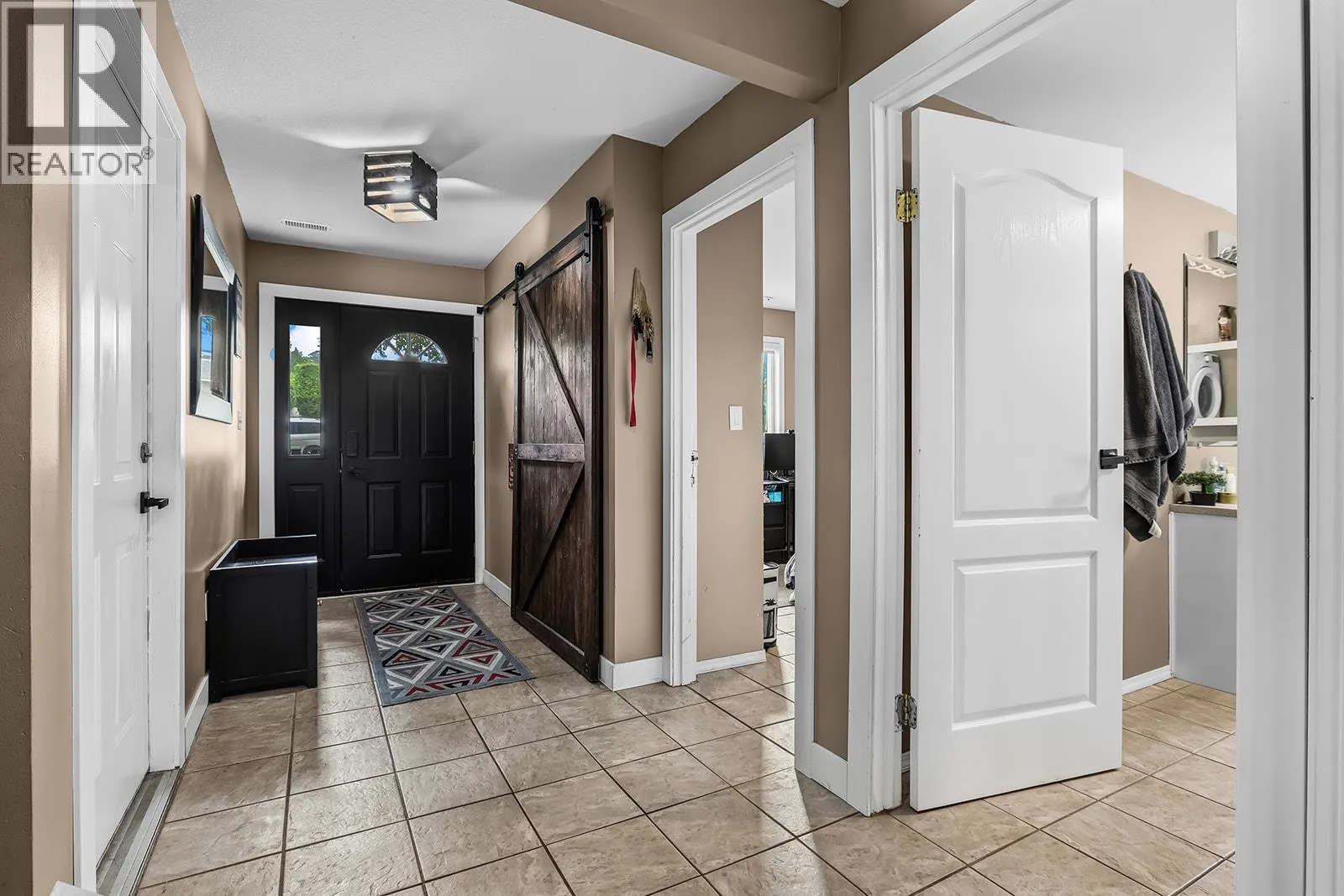 1050 Pinecrest Lane