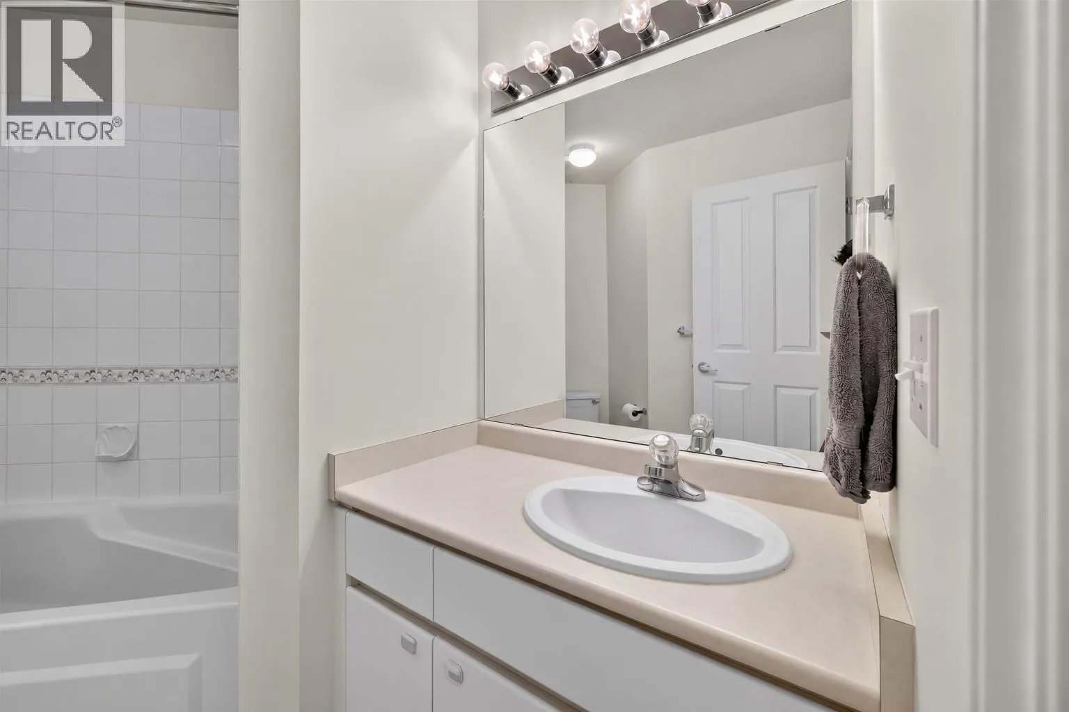 2350 Stillingfleet Road Unit# 205