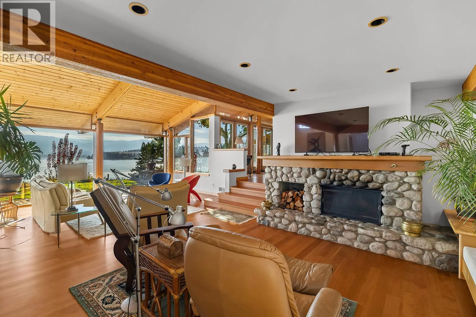 1101 & 1105 Westside Road S