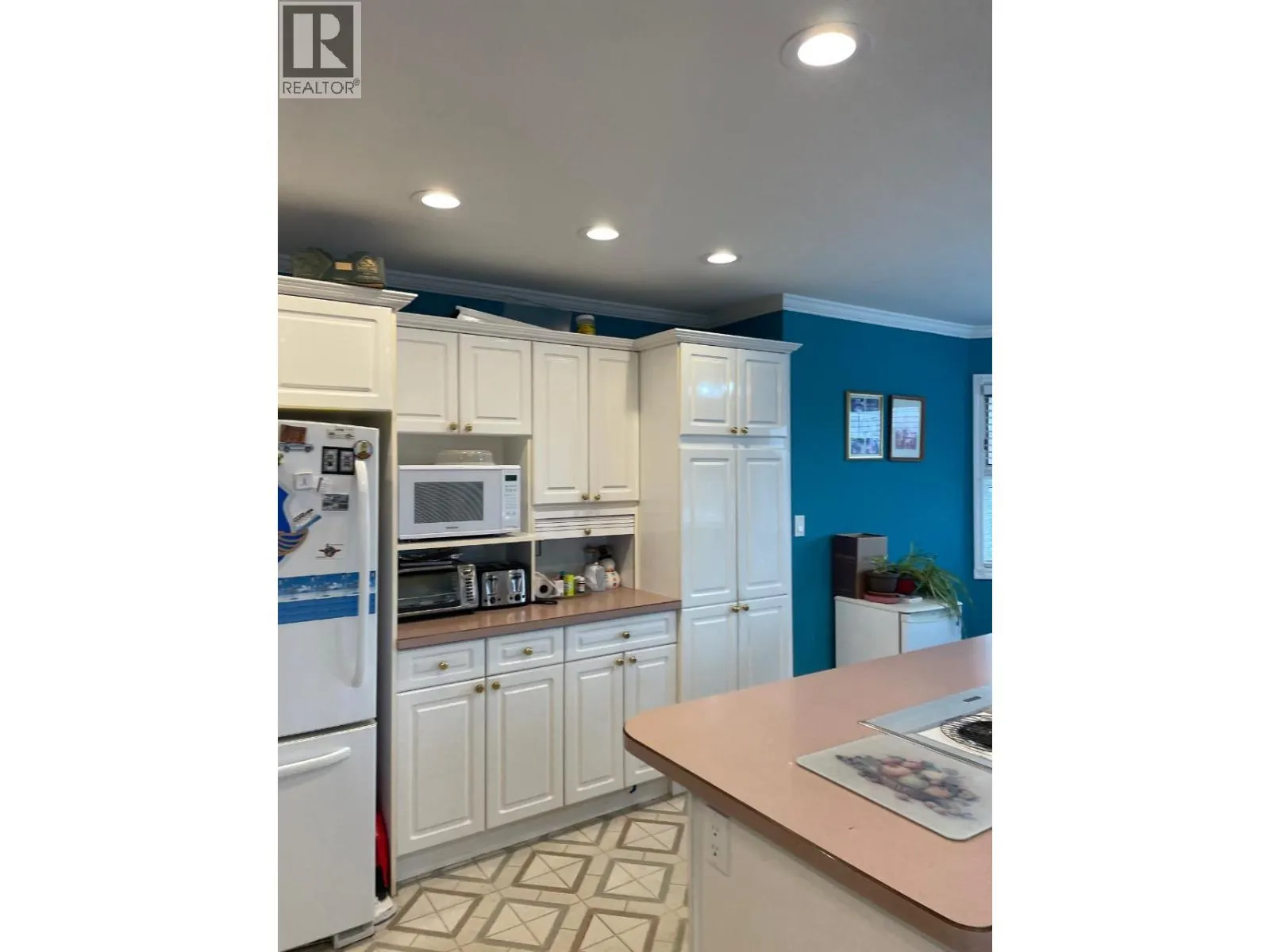 1260 BROUGHTON Avenue