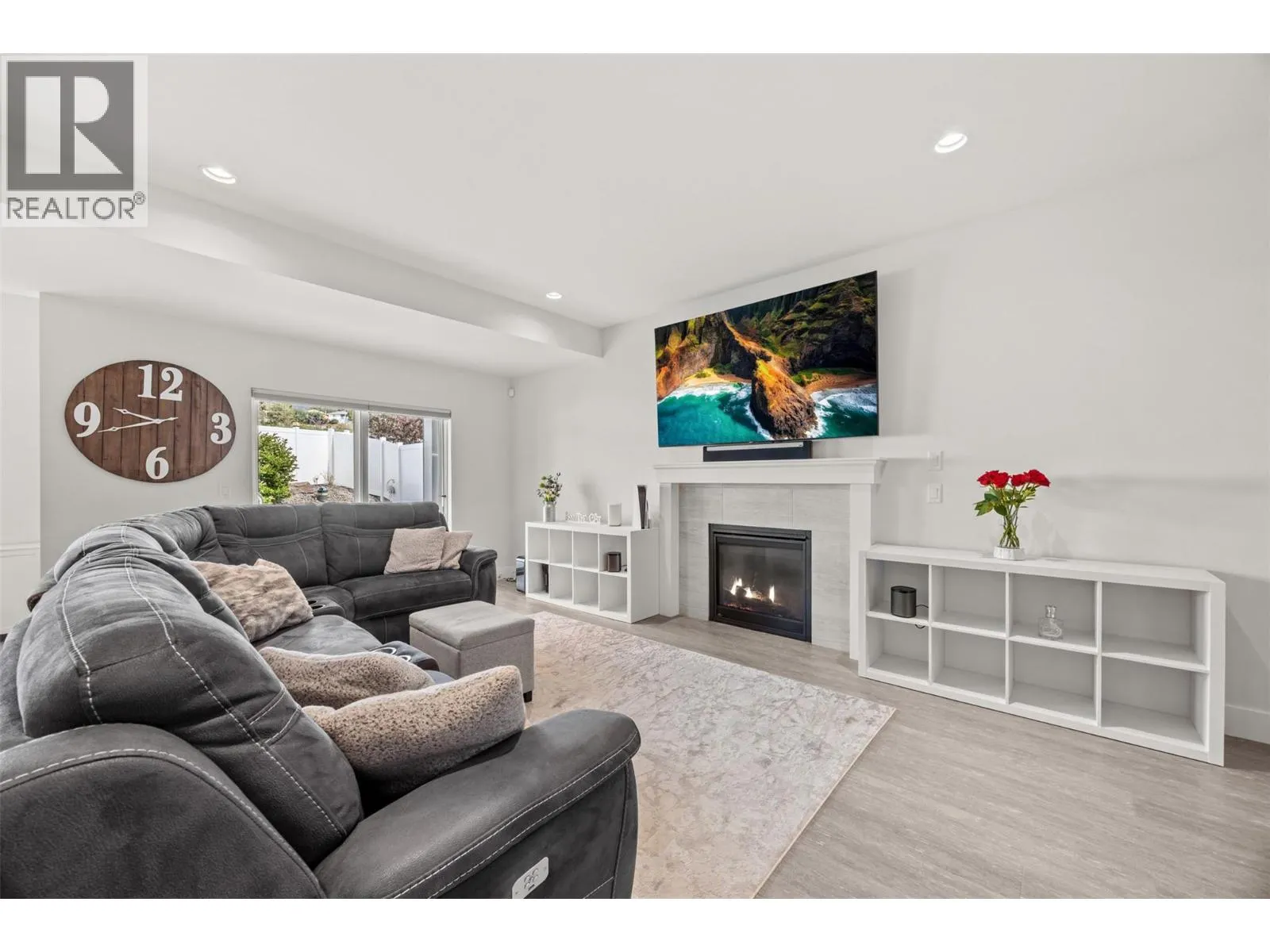 2394 Hawks Boulevard