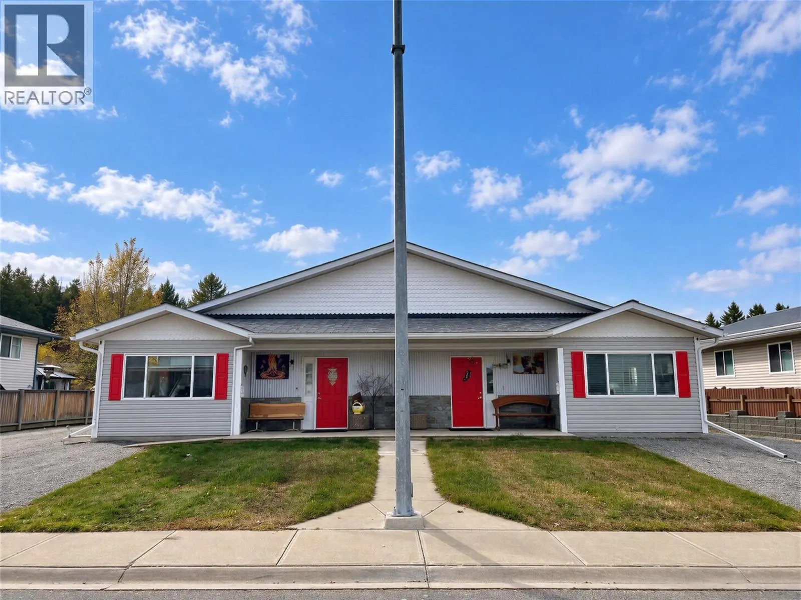 2505 Mcleary Crescent N