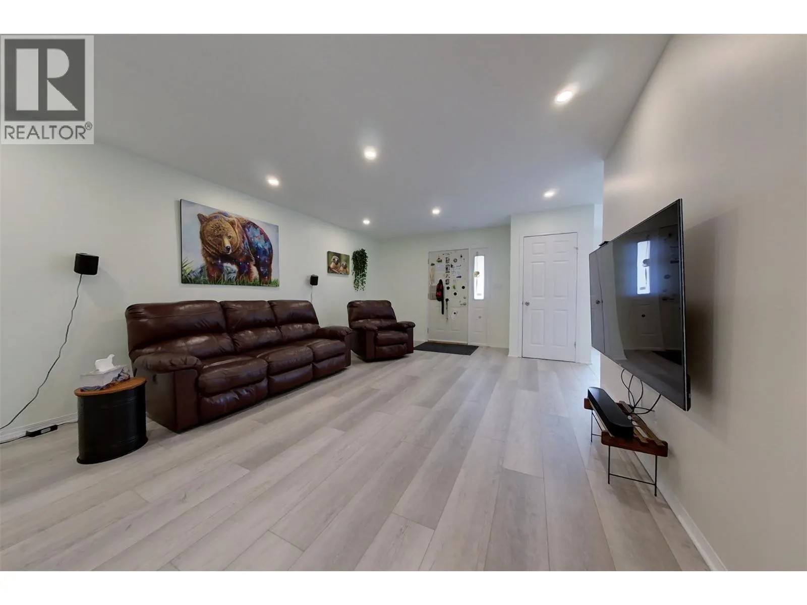 2505 Mcleary Crescent N