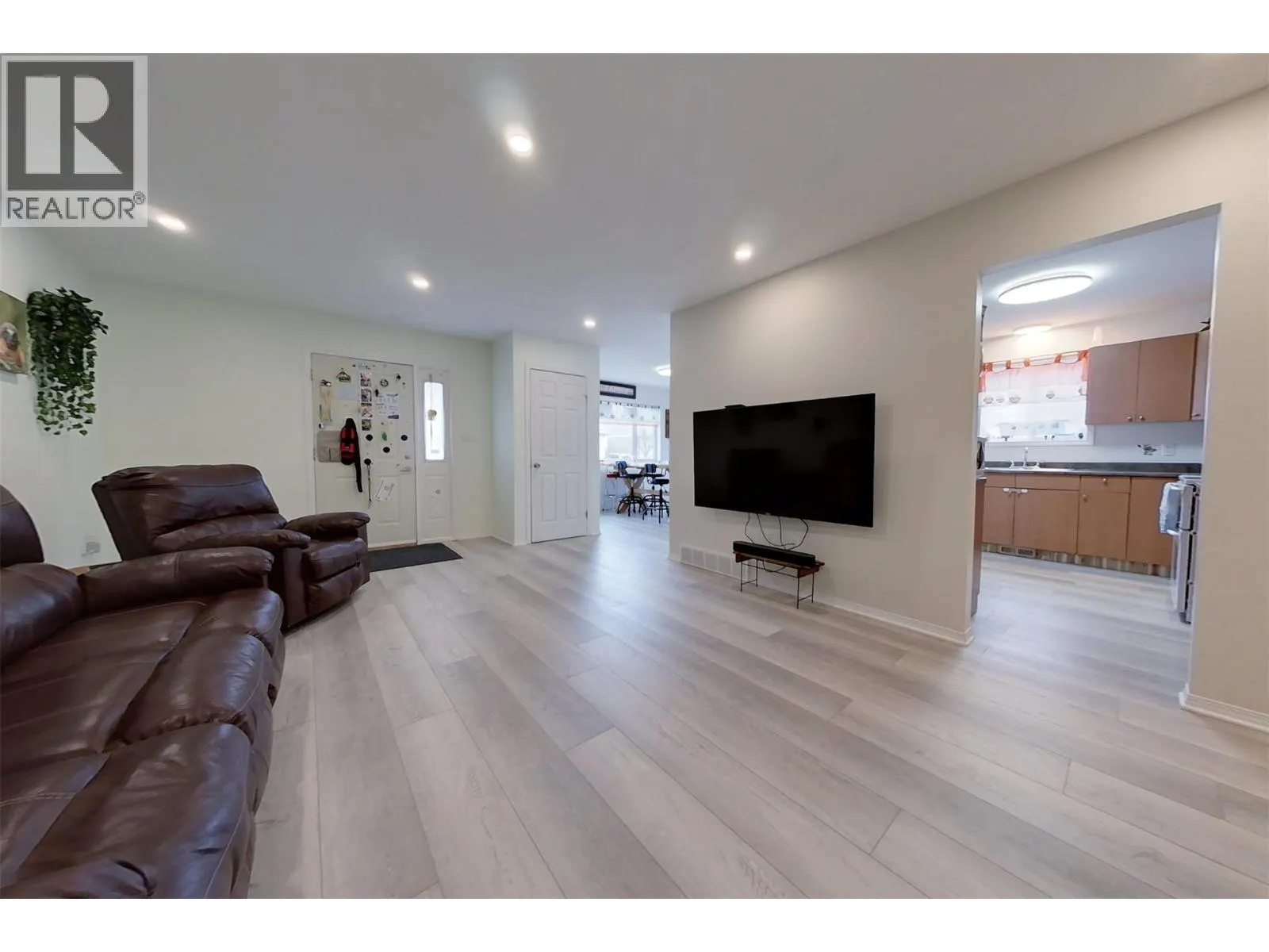 2505 Mcleary Crescent N
