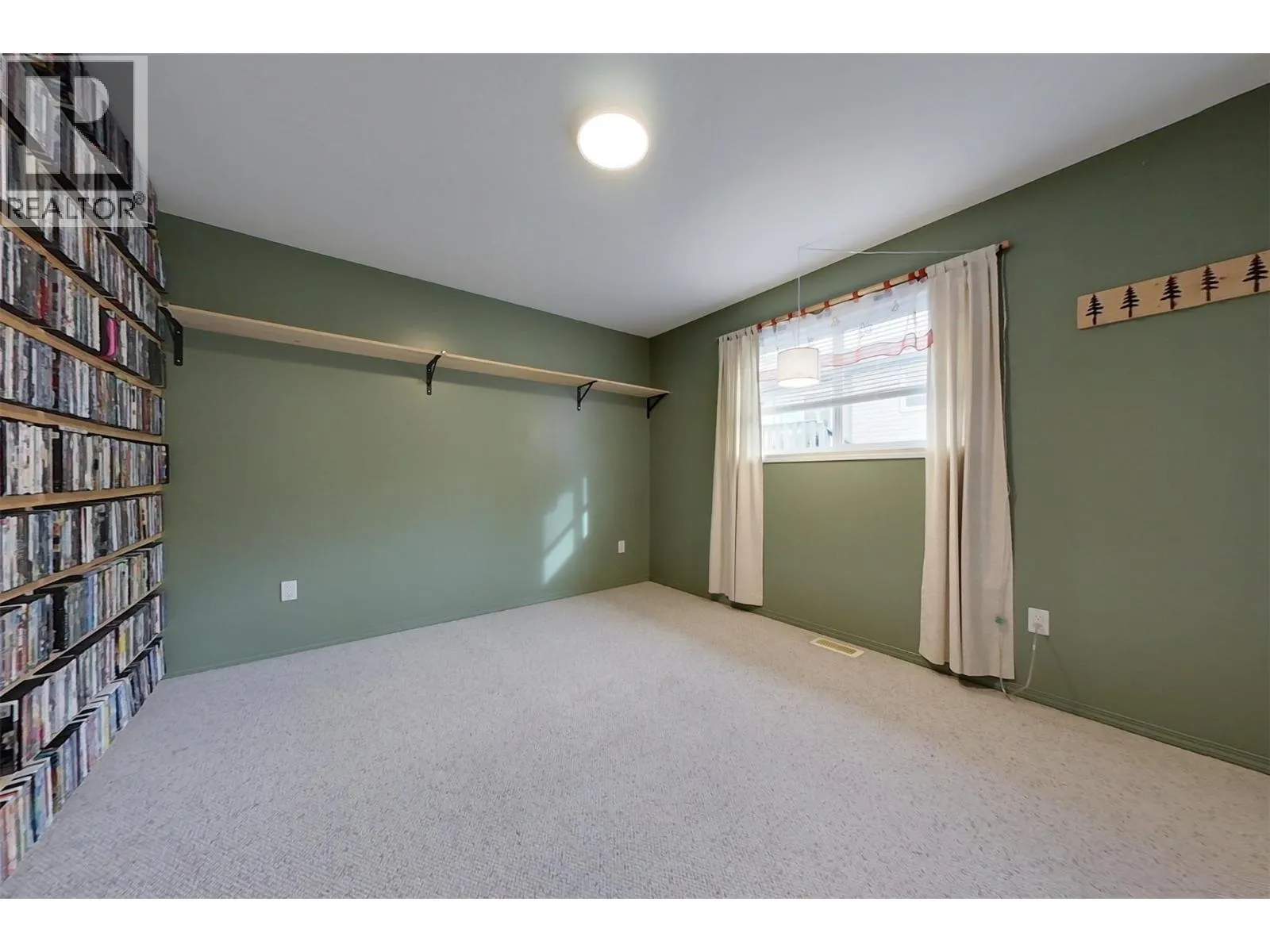 2505 Mcleary Crescent N