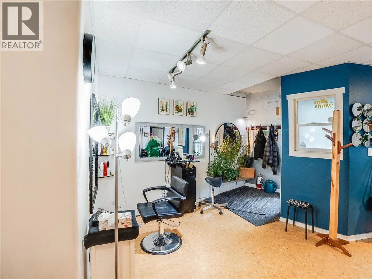 606 Front Street