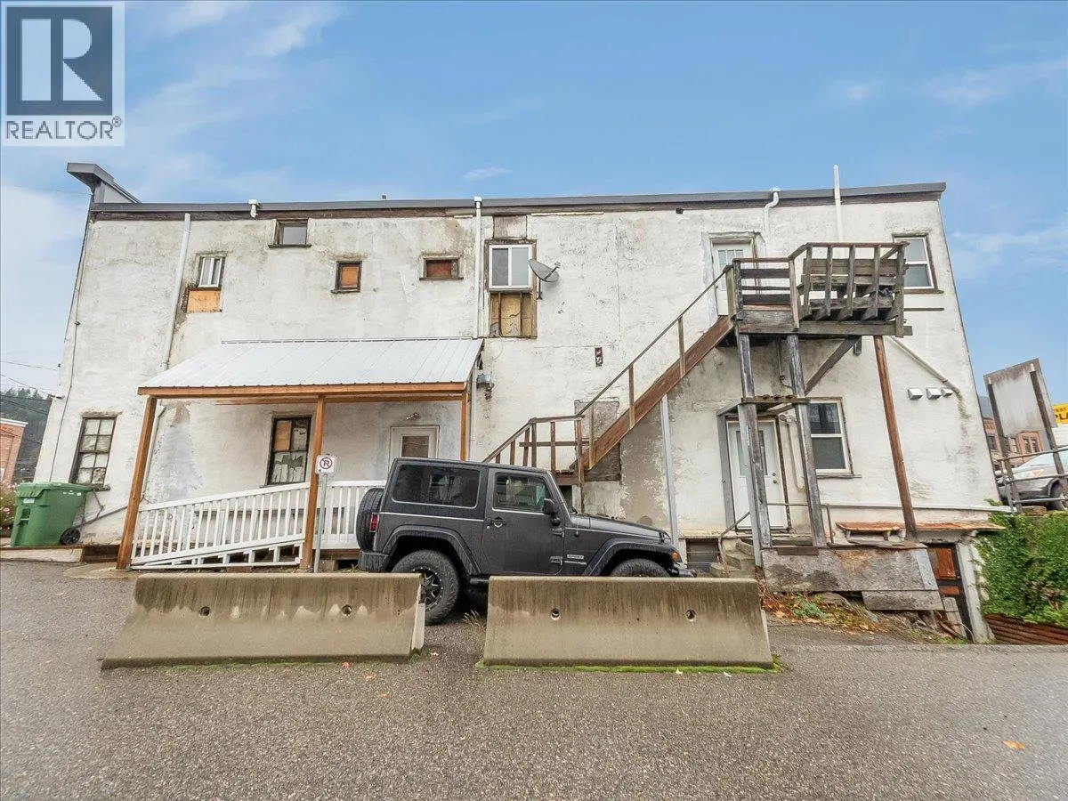 606 Front Street