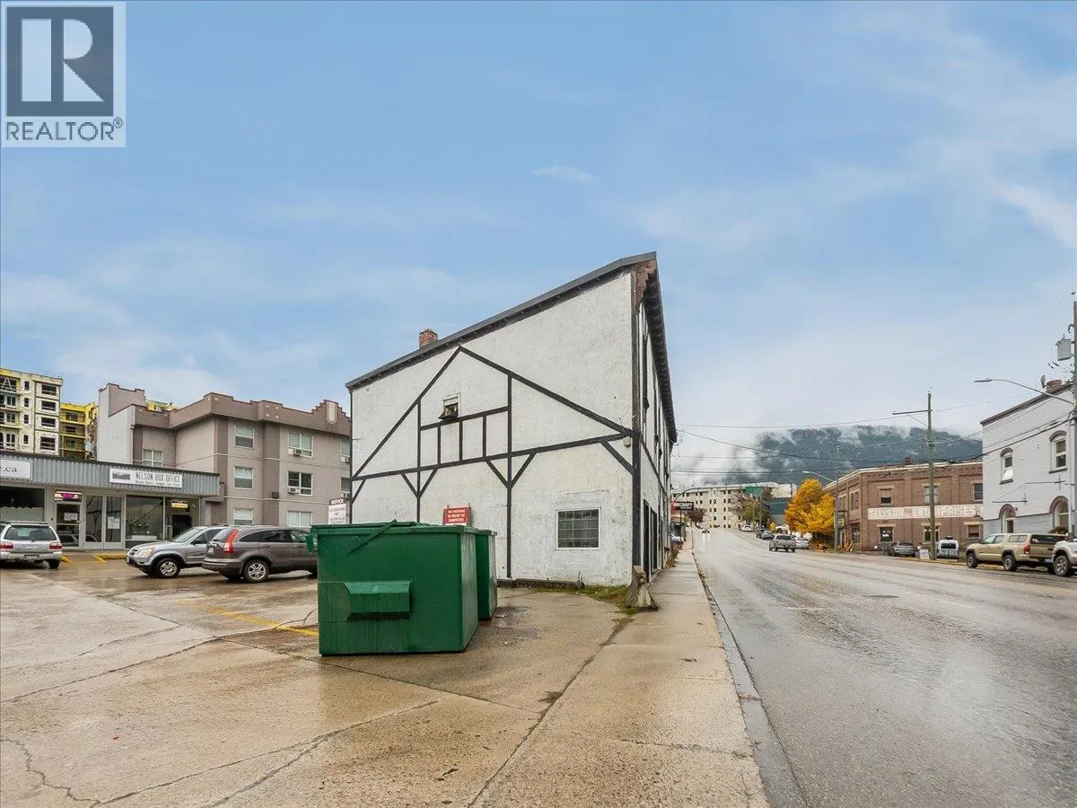 606 Front Street