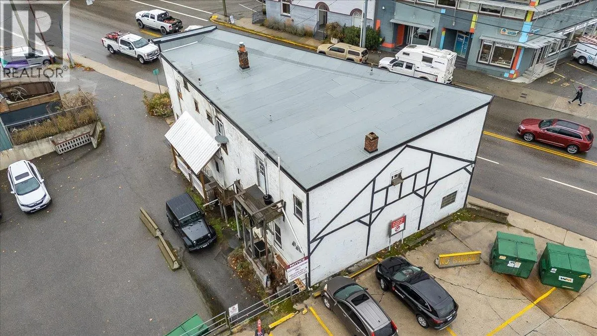606 Front Street