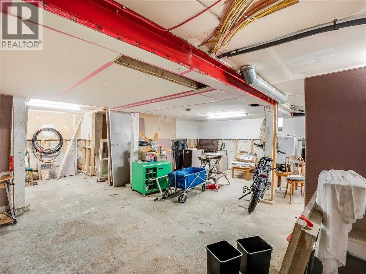 606 Front Street