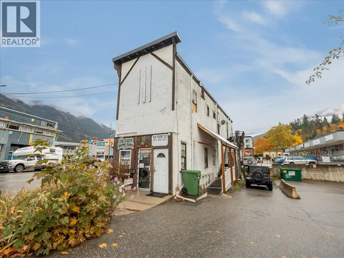 606 Front Street