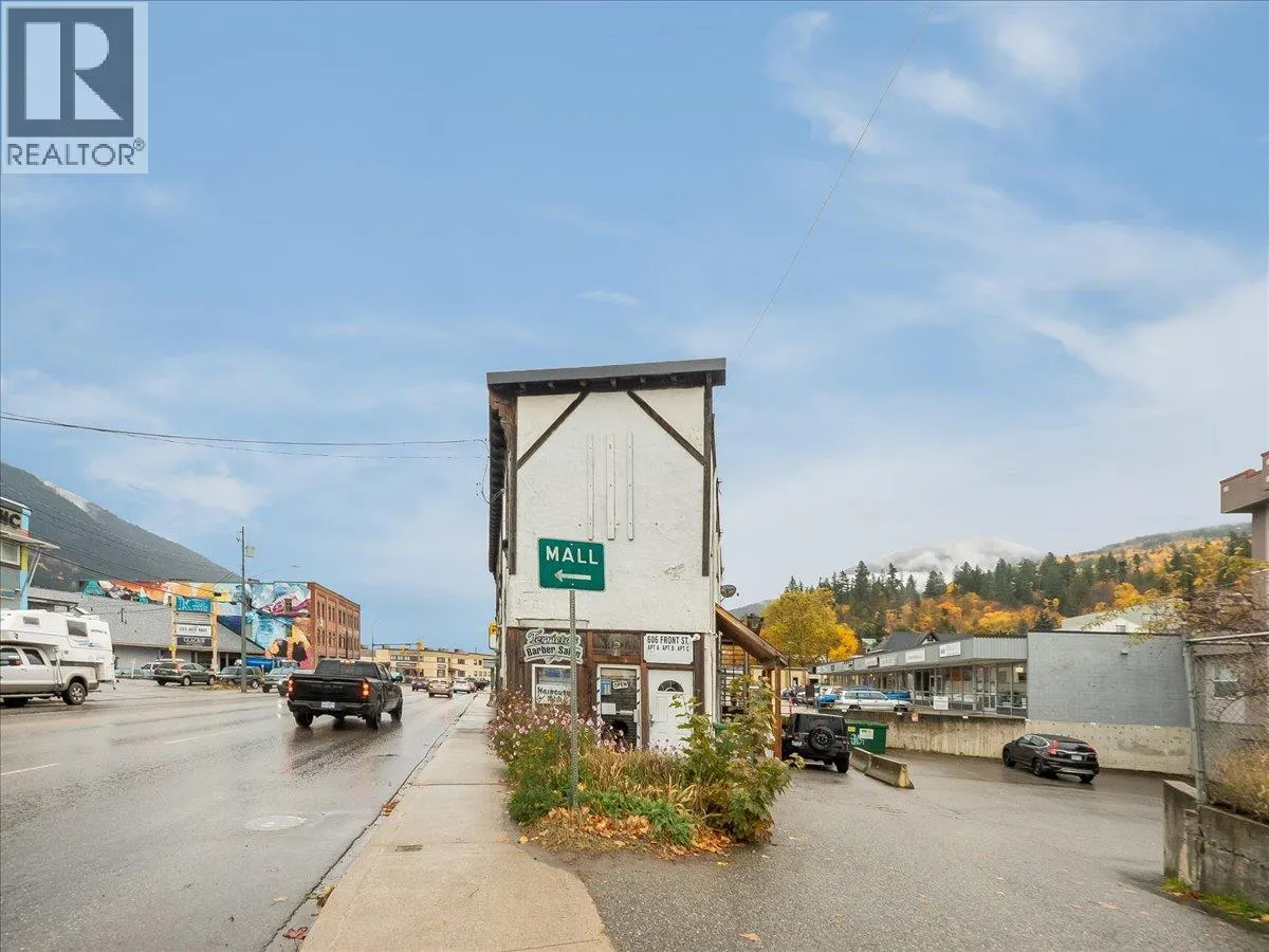 606 Front Street