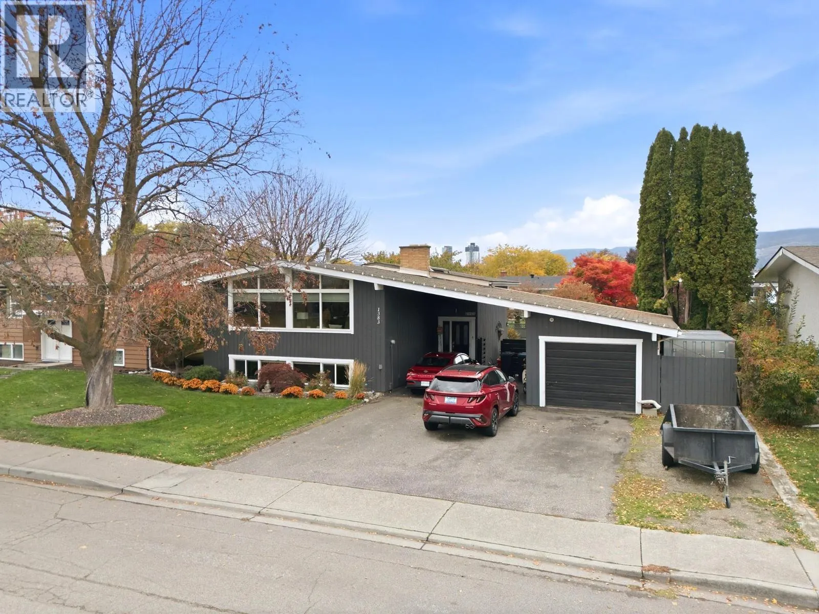 1383 Lombardy Square