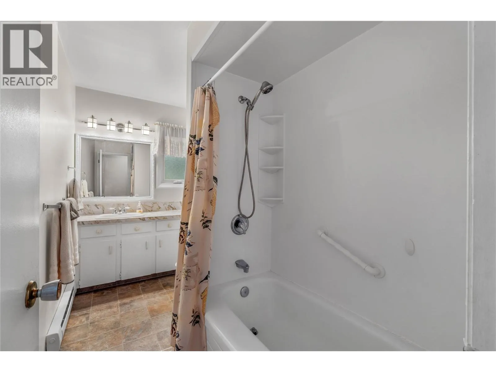 225 Lakeshore Drive