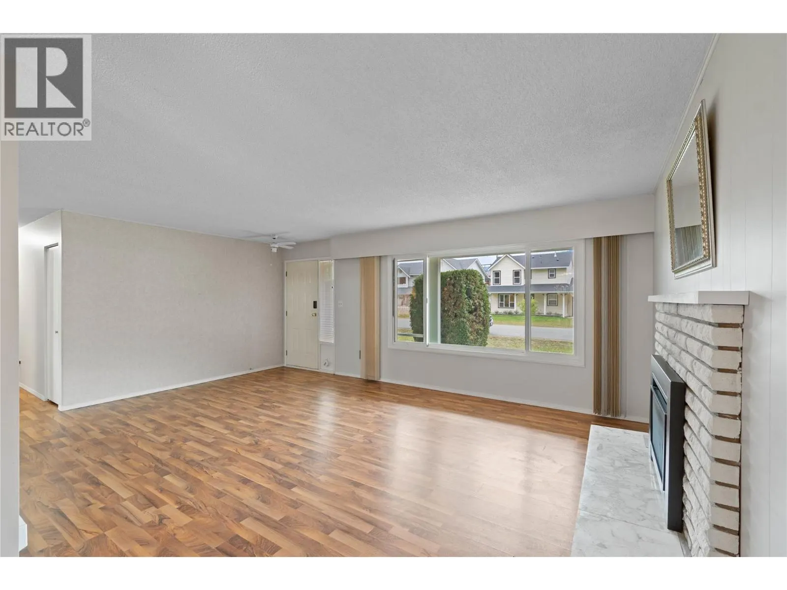 225 Lakeshore Drive