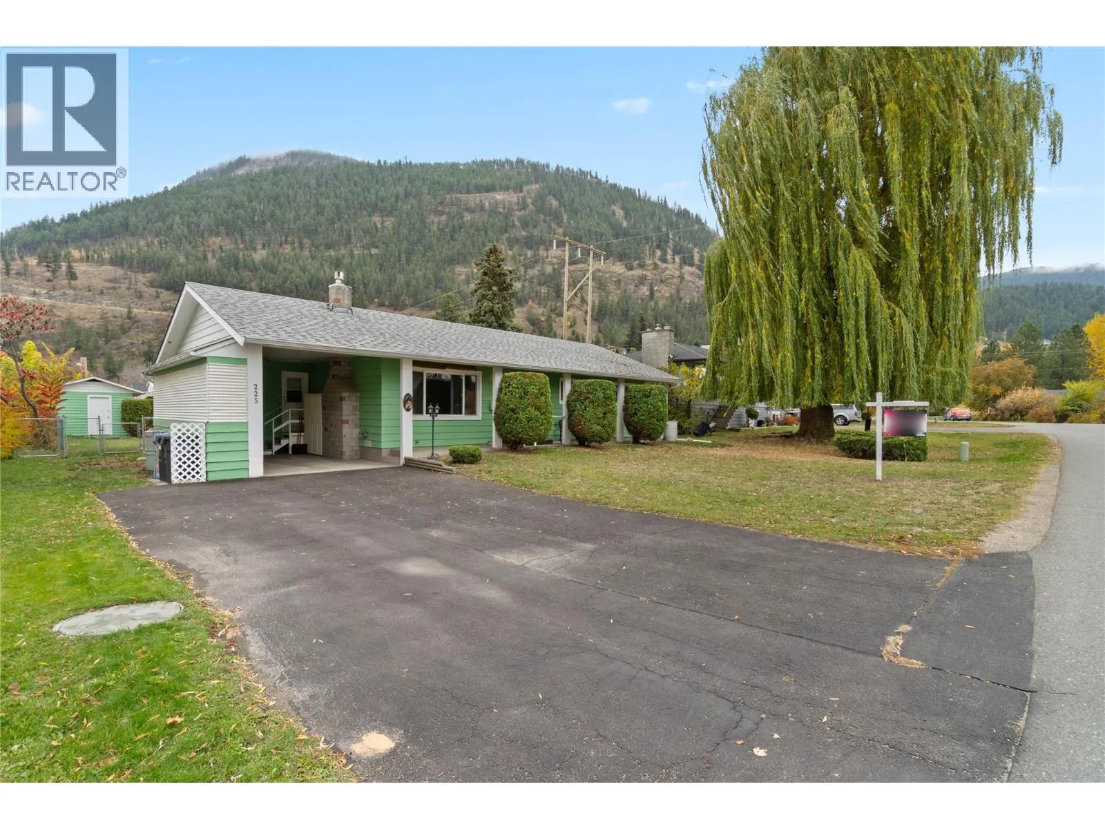 225 Lakeshore Drive
