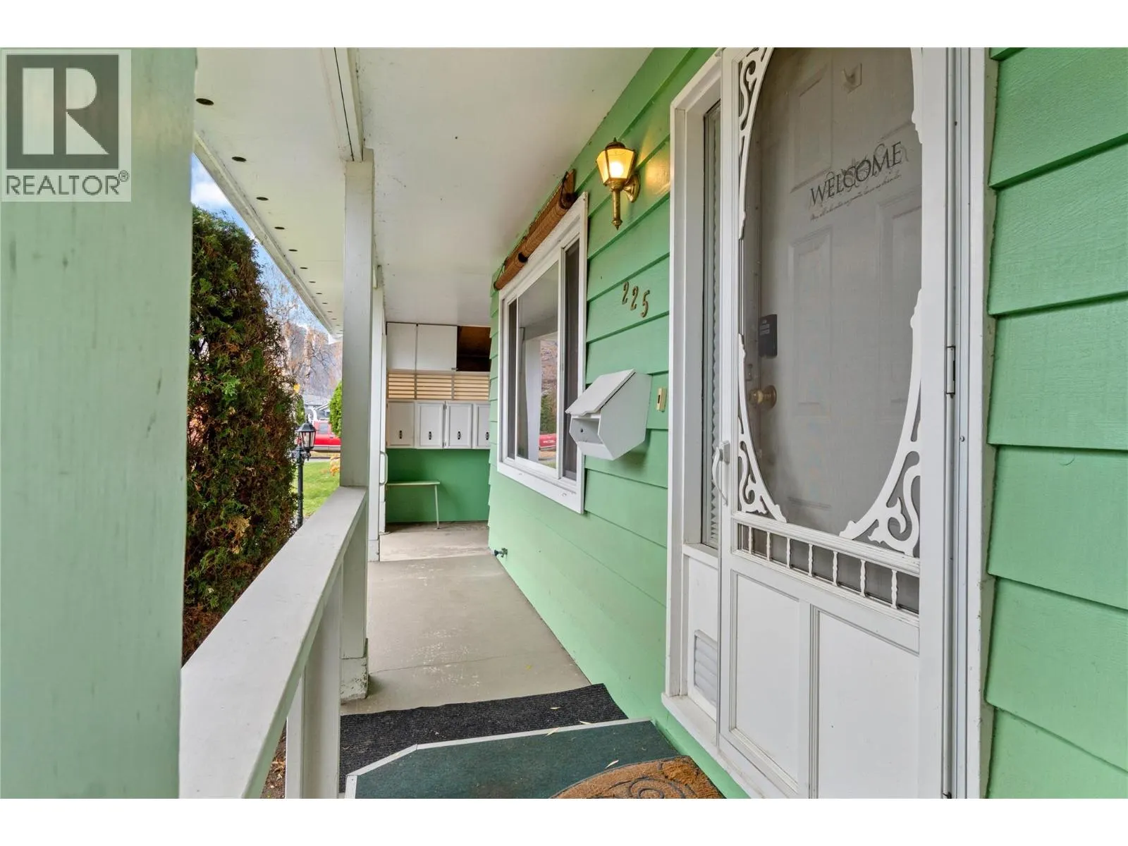 225 Lakeshore Drive