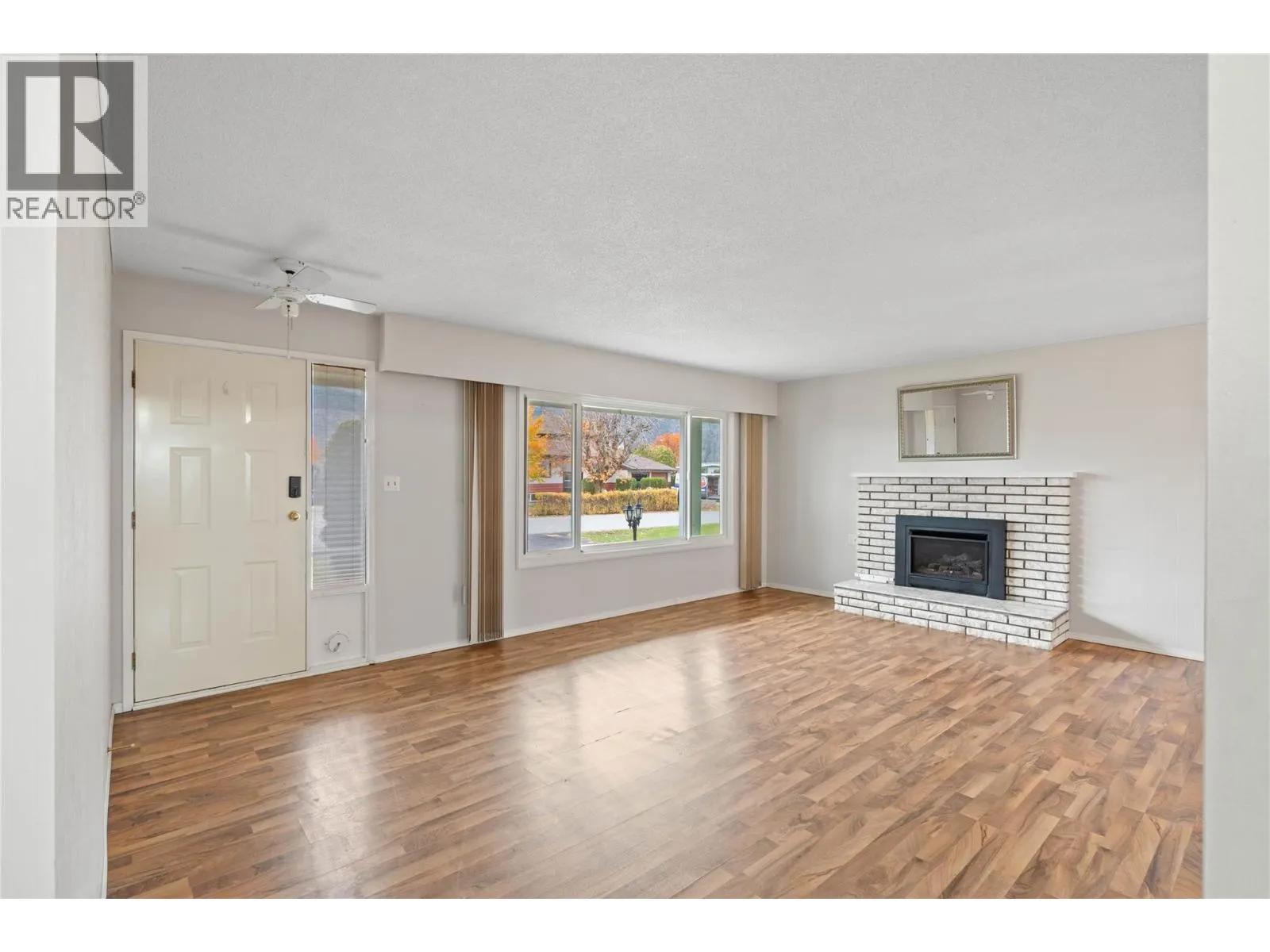 225 Lakeshore Drive