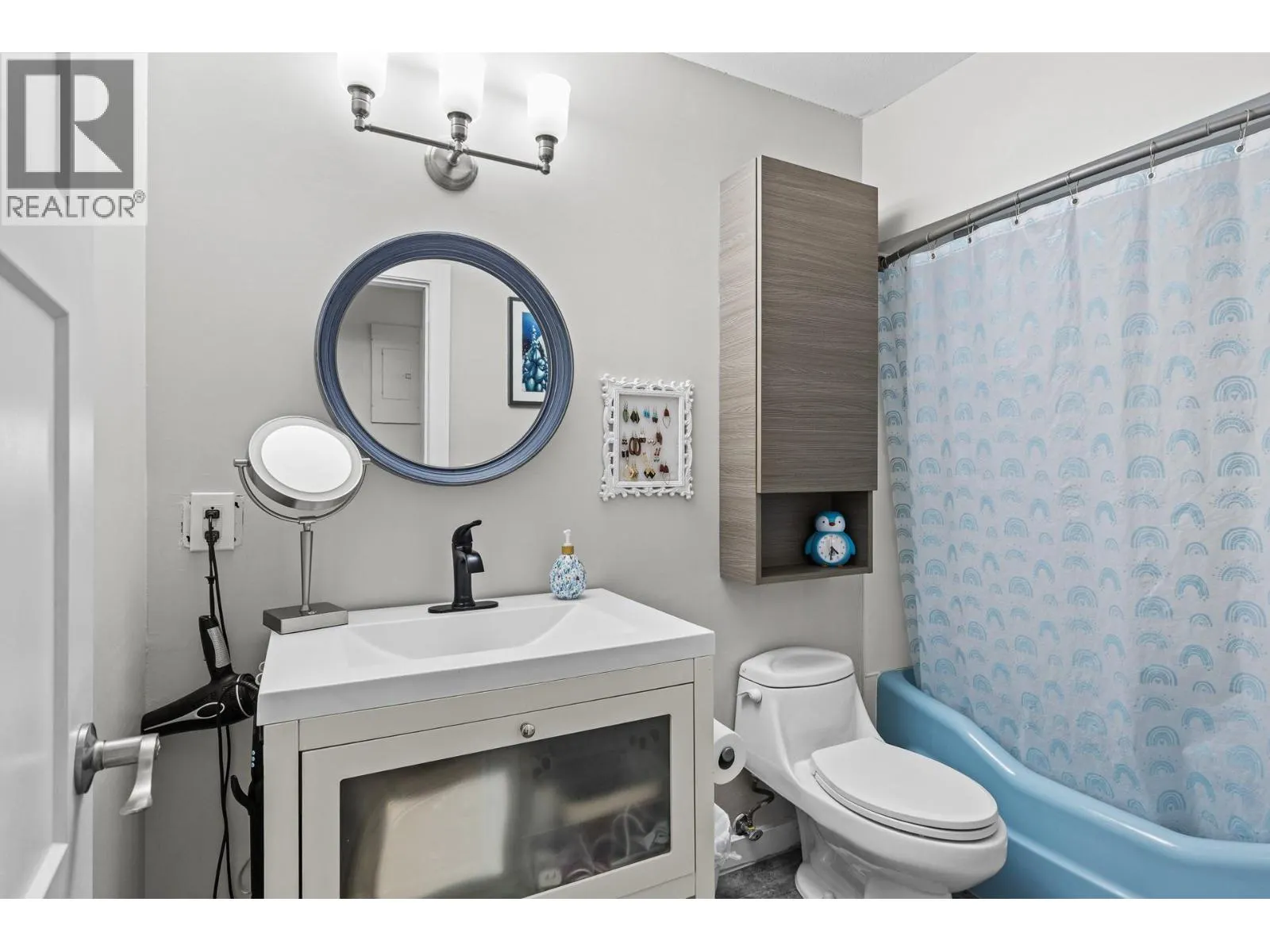 983 Bernard Avenue Unit# 210