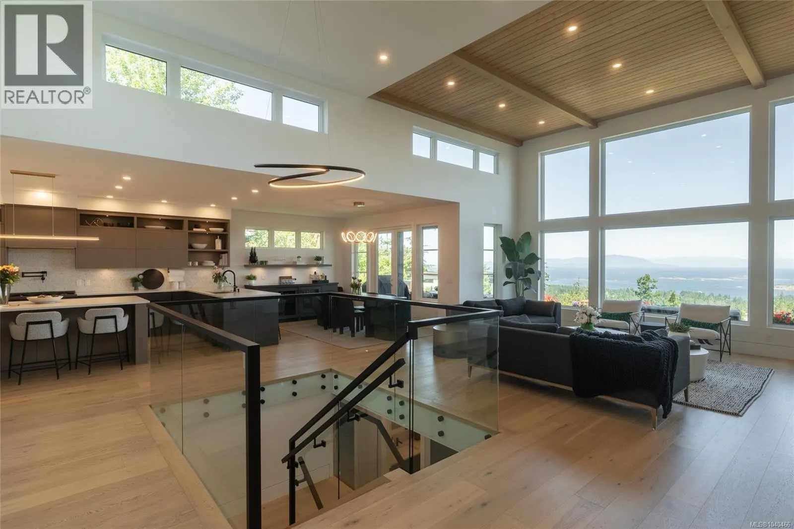 7376 High Ridge Cres