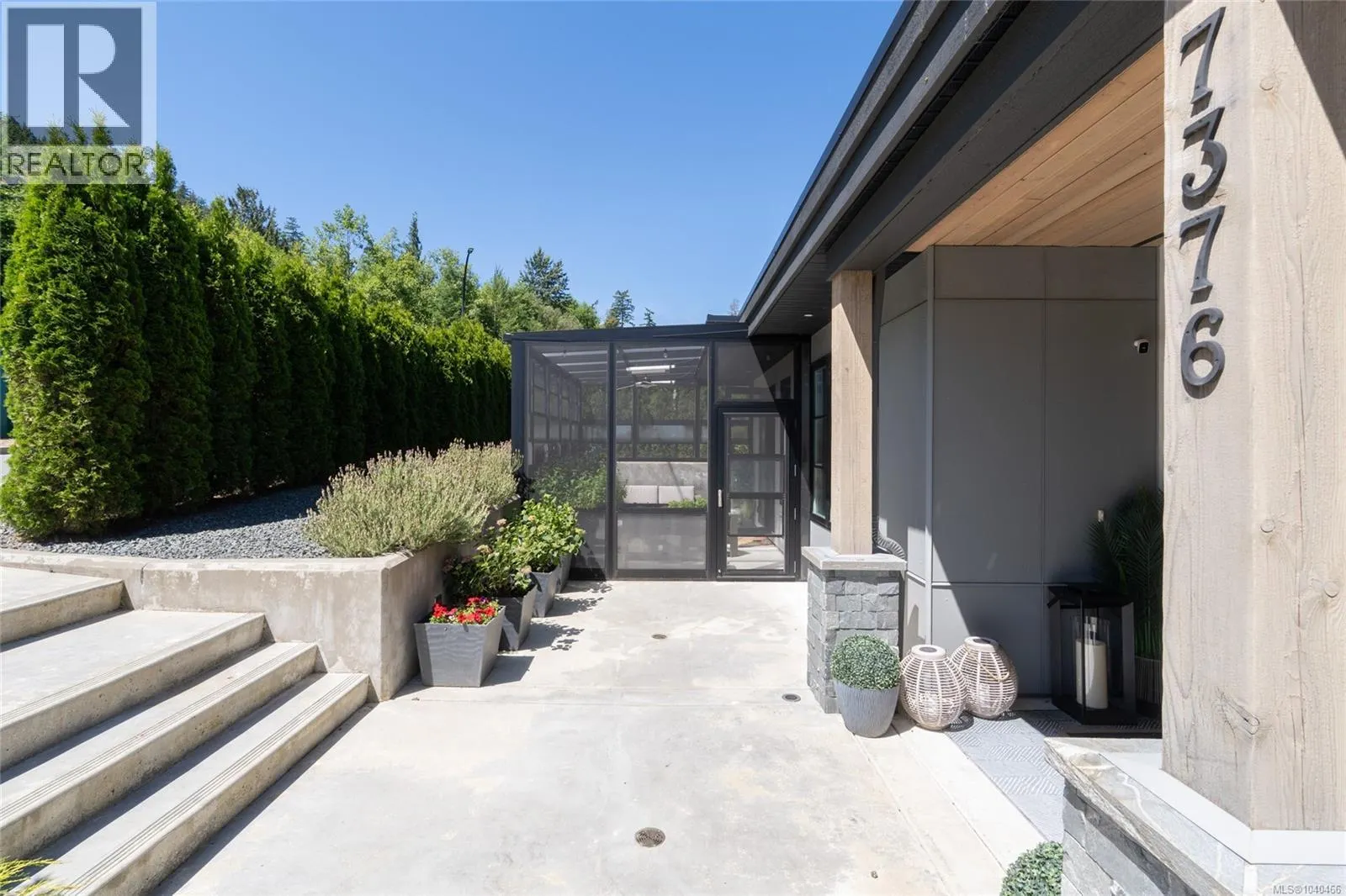 7376 High Ridge Cres