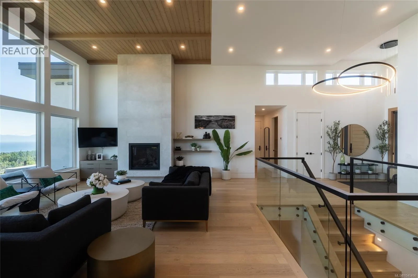 7376 High Ridge Cres