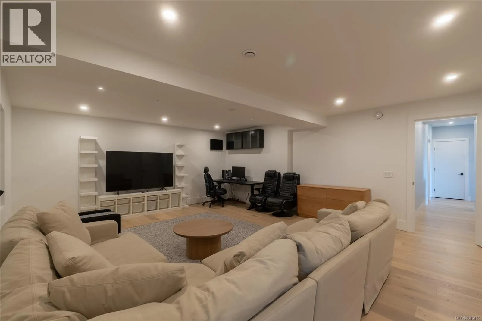 7376 High Ridge Cres