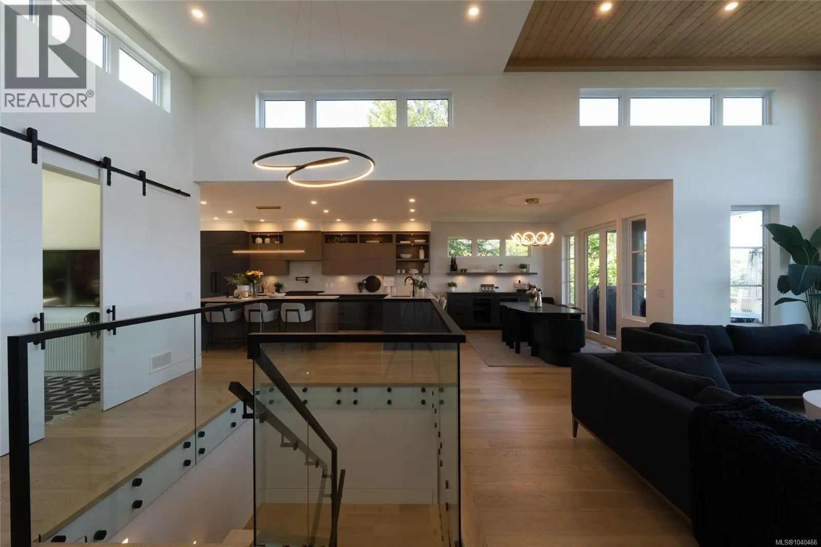 7376 High Ridge Cres