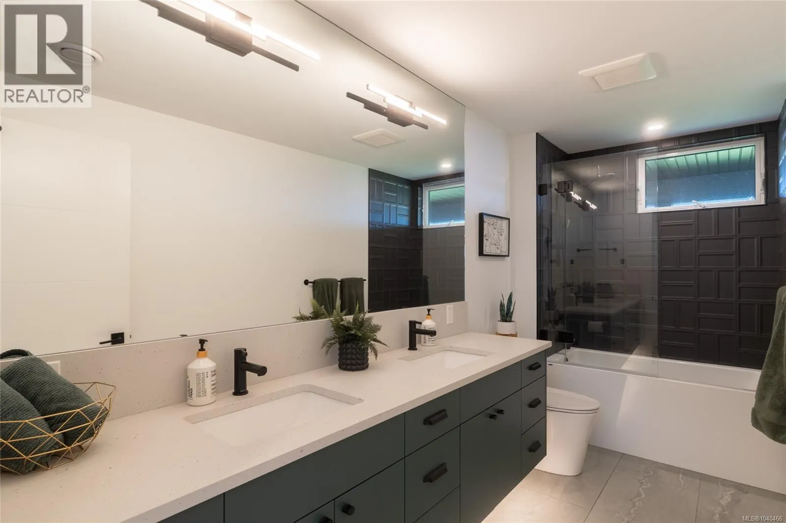 7376 High Ridge Cres
