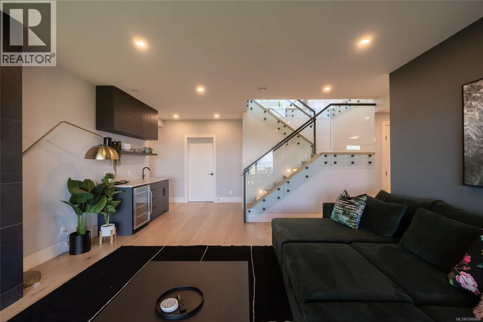 7376 High Ridge Cres