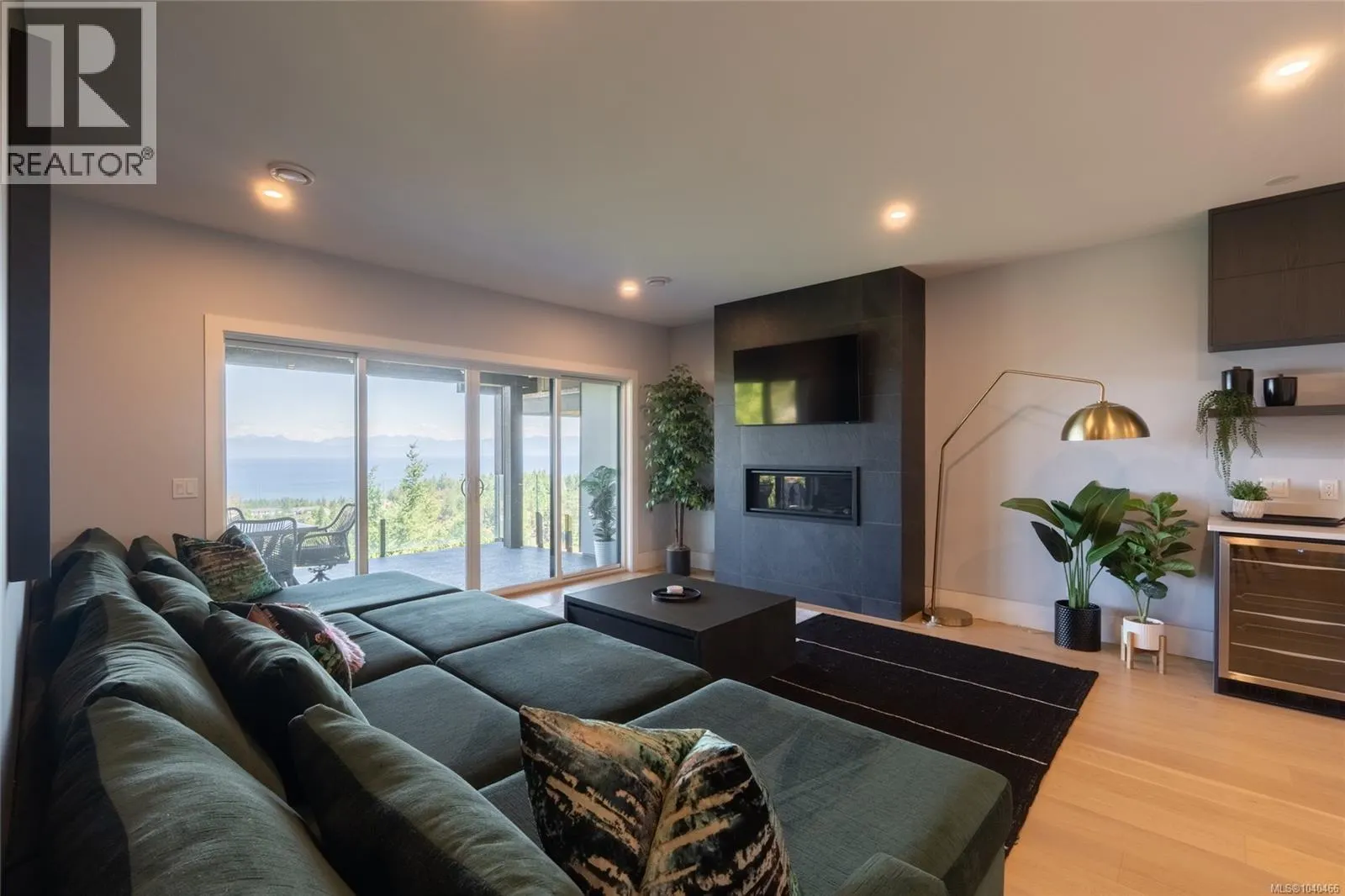 7376 High Ridge Cres