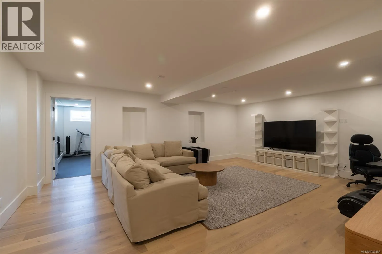 7376 High Ridge Cres