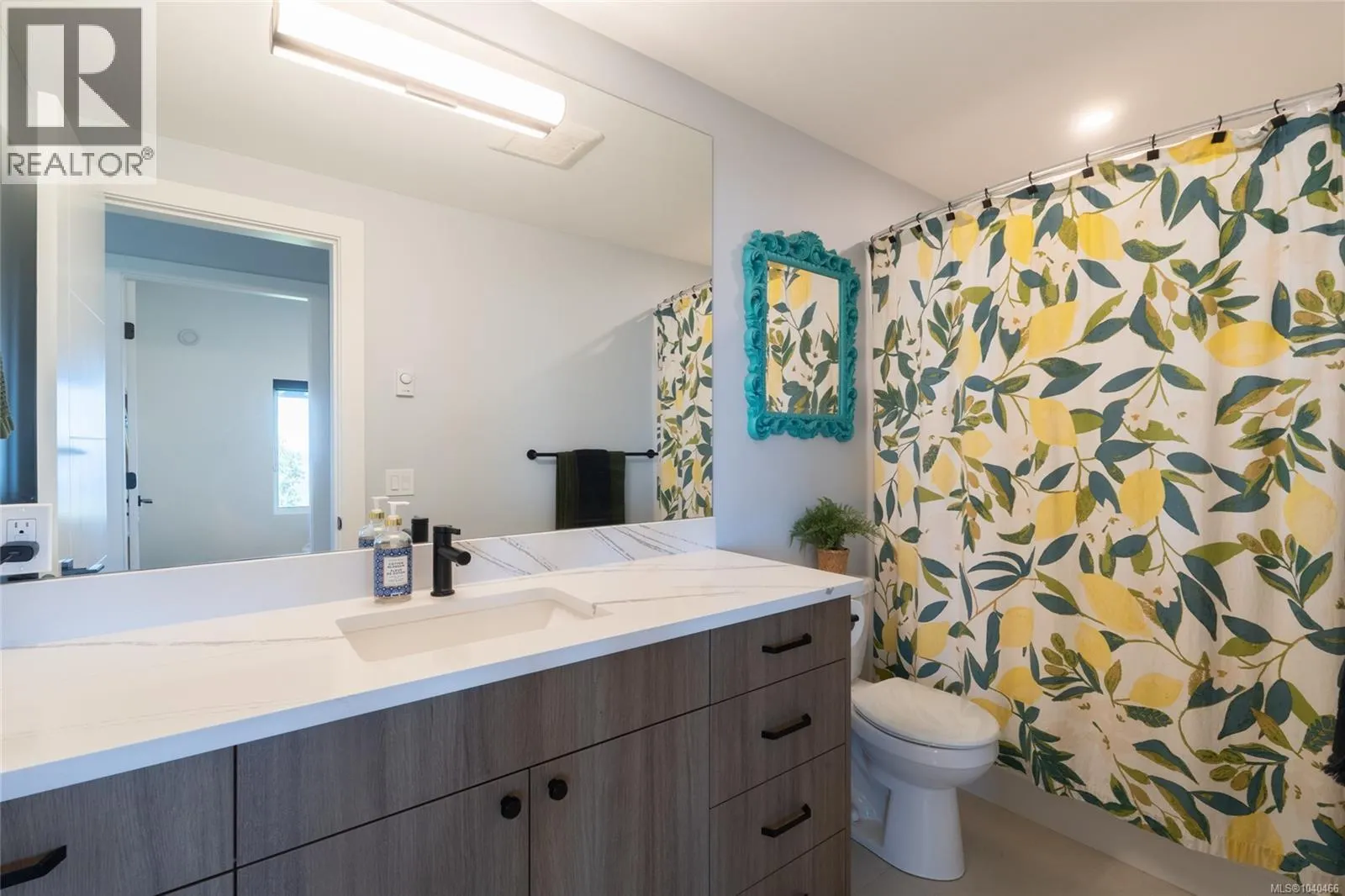 7376 High Ridge Cres