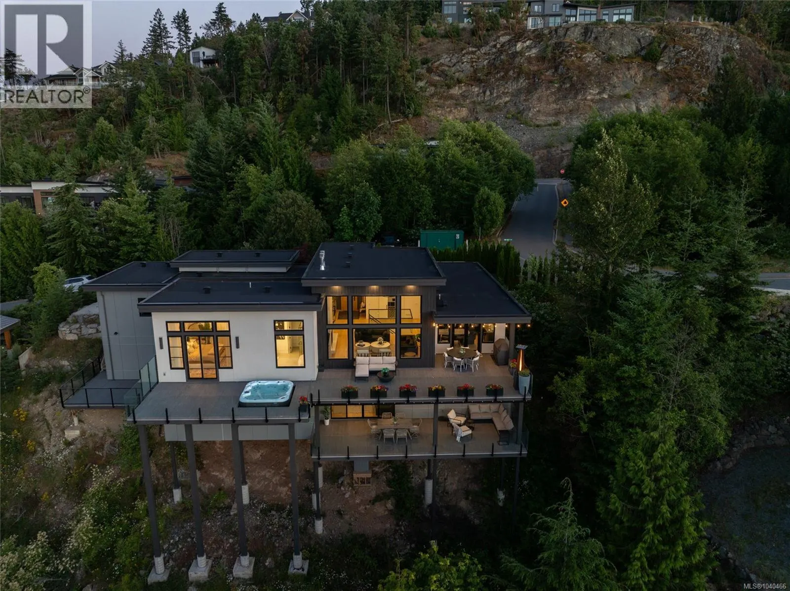 7376 High Ridge Cres