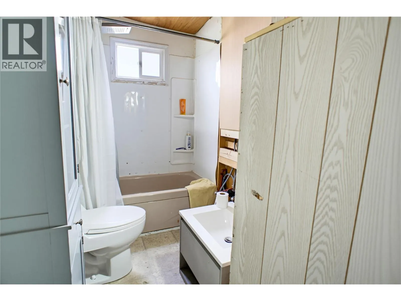 1175 ROSE HILL Road Unit# 102