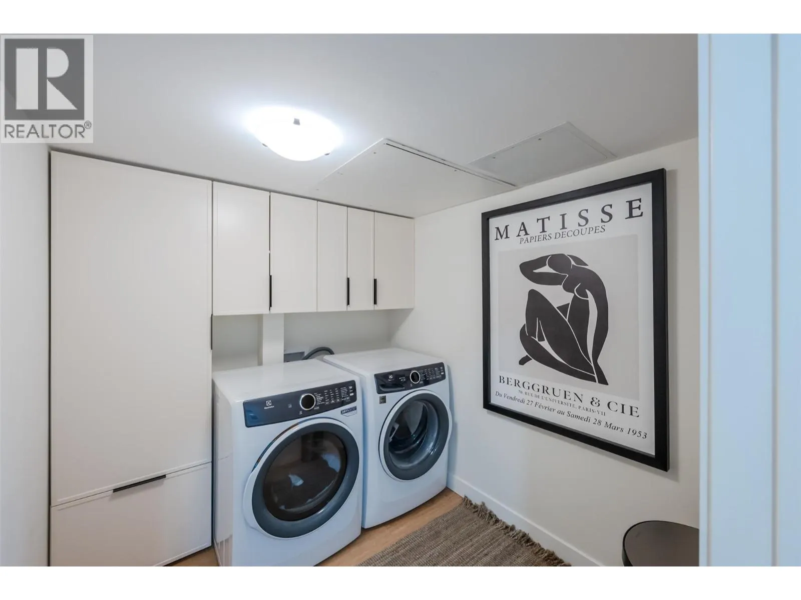 578 Lakeshore Drive Unit# 202
