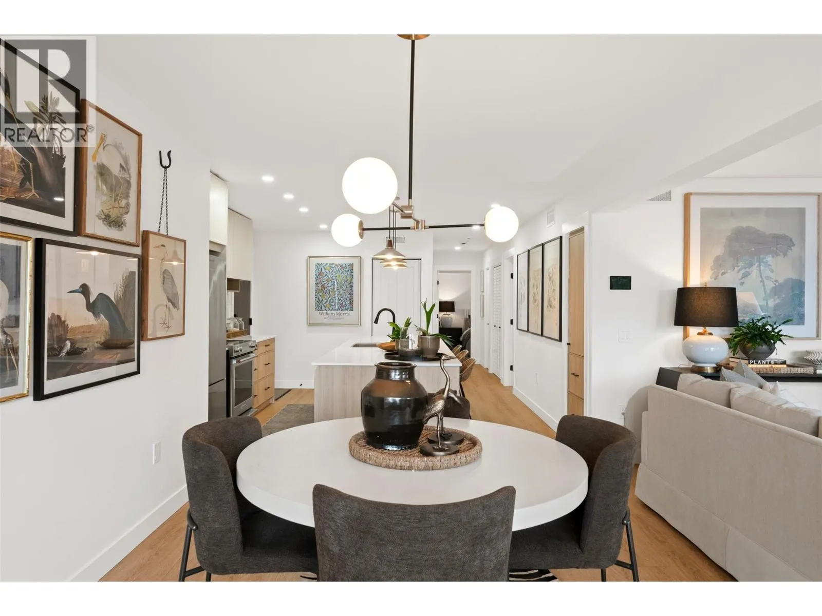 578 Lakeshore Drive Unit# 202