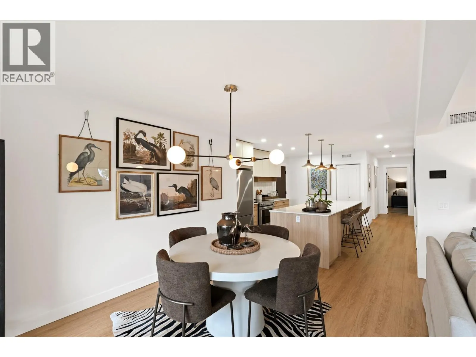 578 Lakeshore Drive Unit# 202