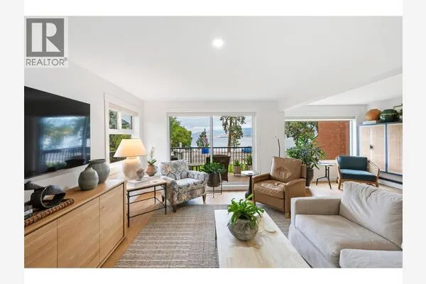578 Lakeshore Drive Unit# 202