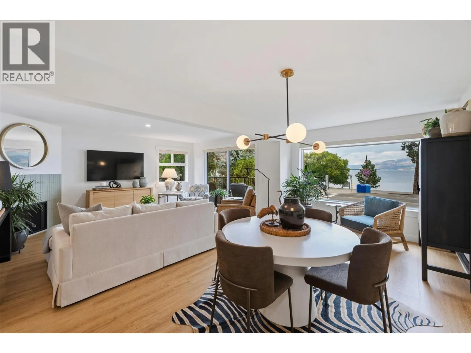 578 Lakeshore Drive Unit# 202