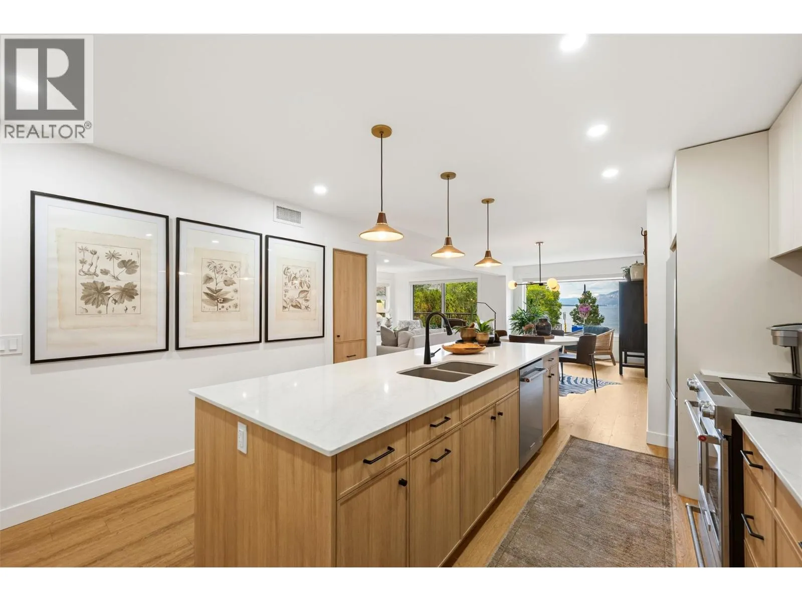 578 Lakeshore Drive Unit# 202