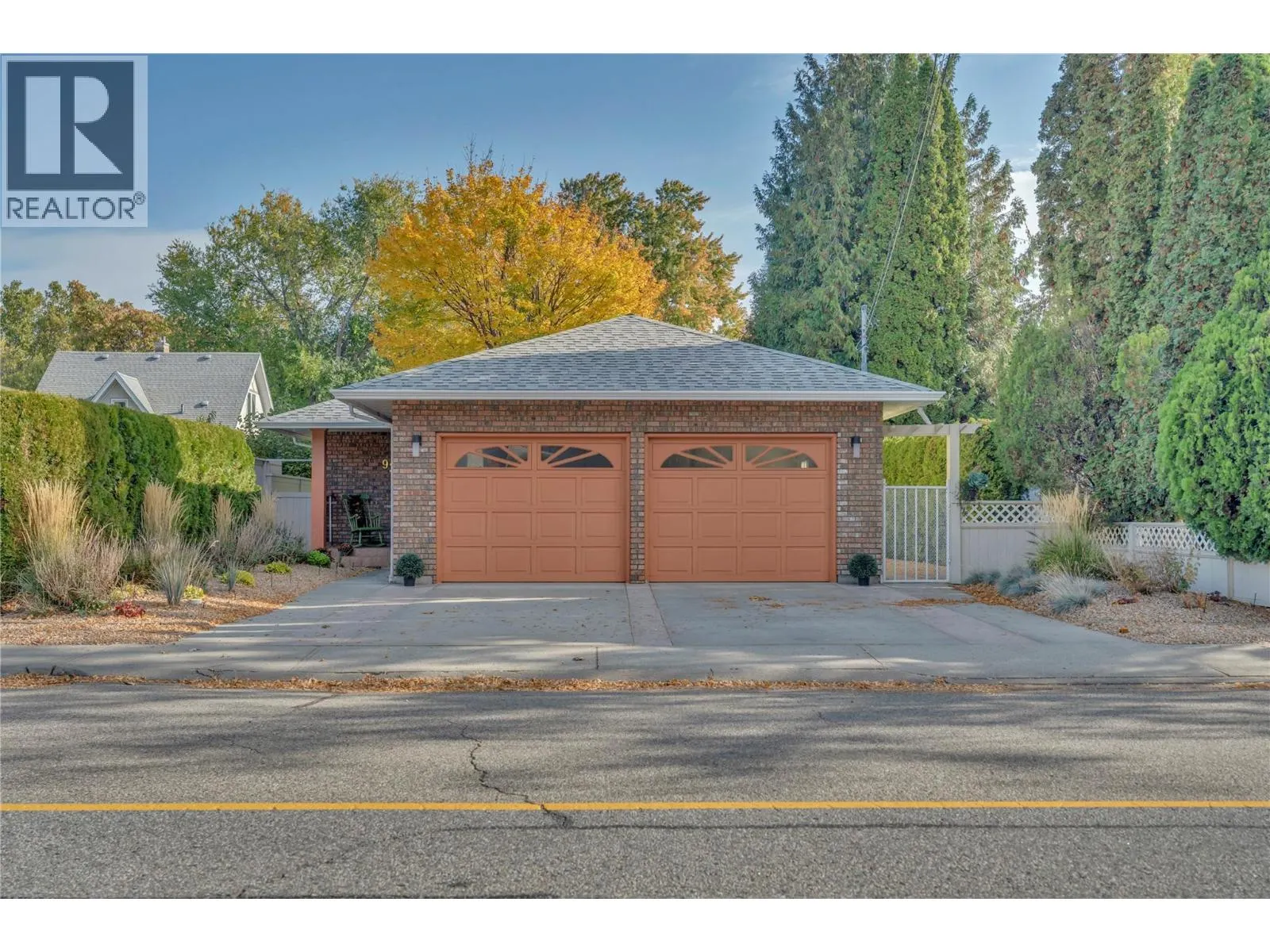 930 MOOSEJAW Street