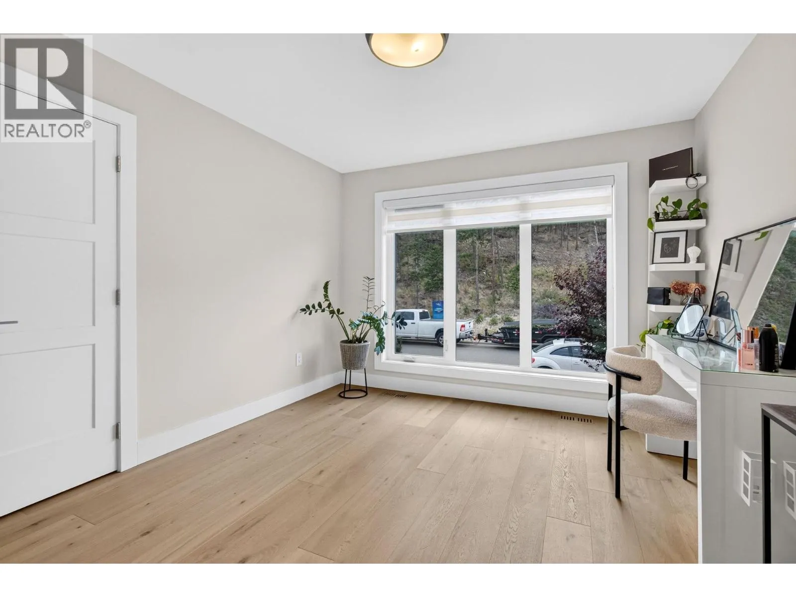 887 Loseth Drive