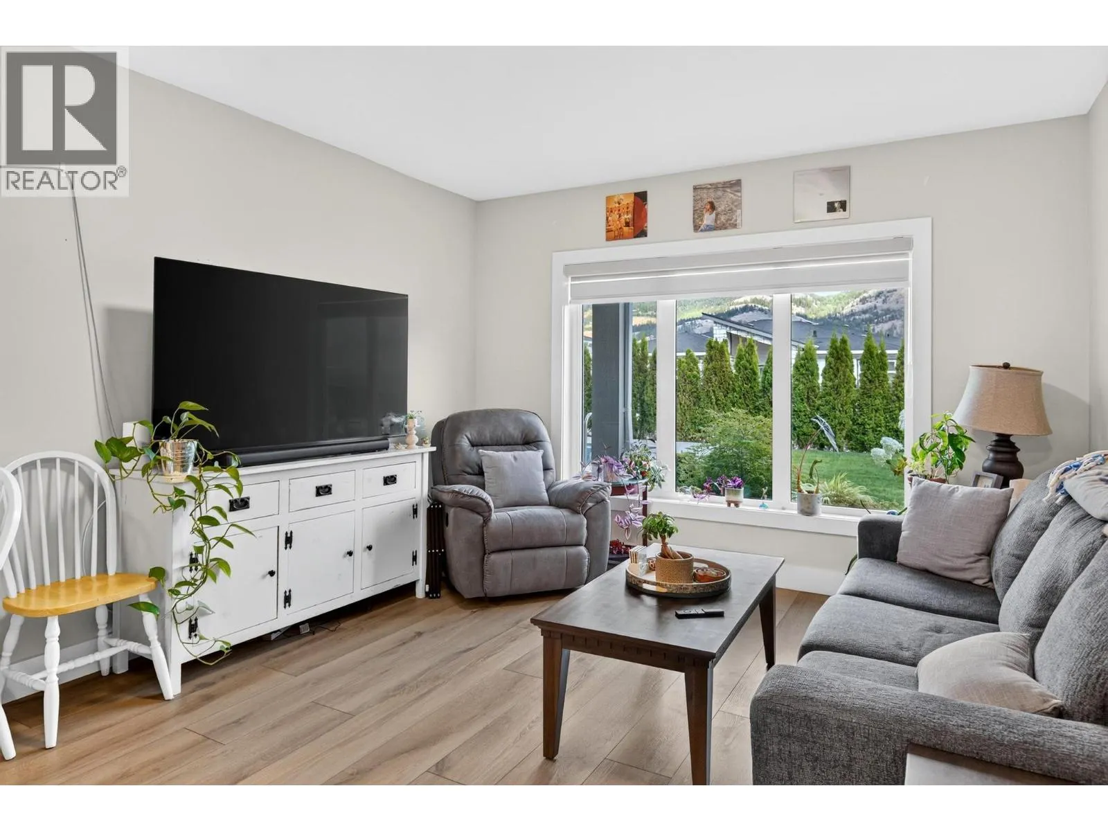 887 Loseth Drive