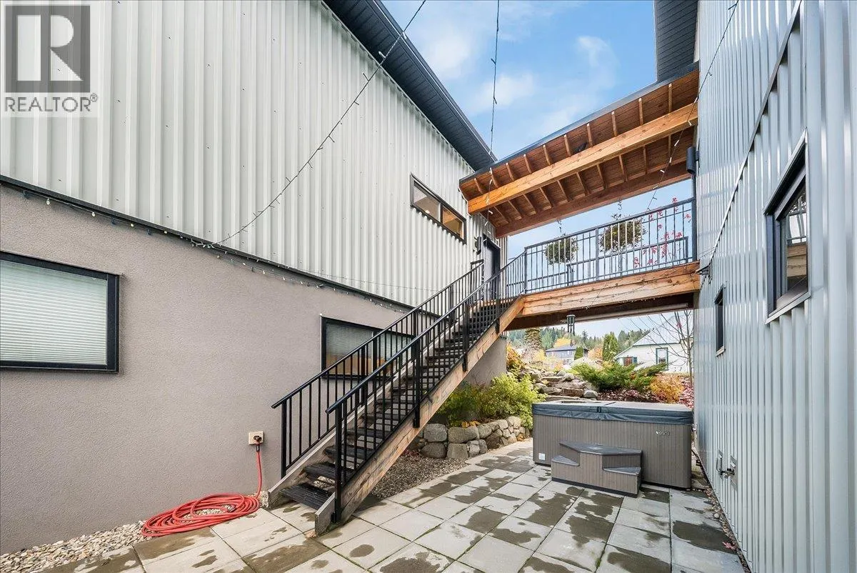 1725 Cook Avenue